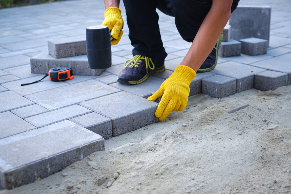 The,Master,In,Yellow,Gloves,Lays,Paving,Stones,In,Layers.